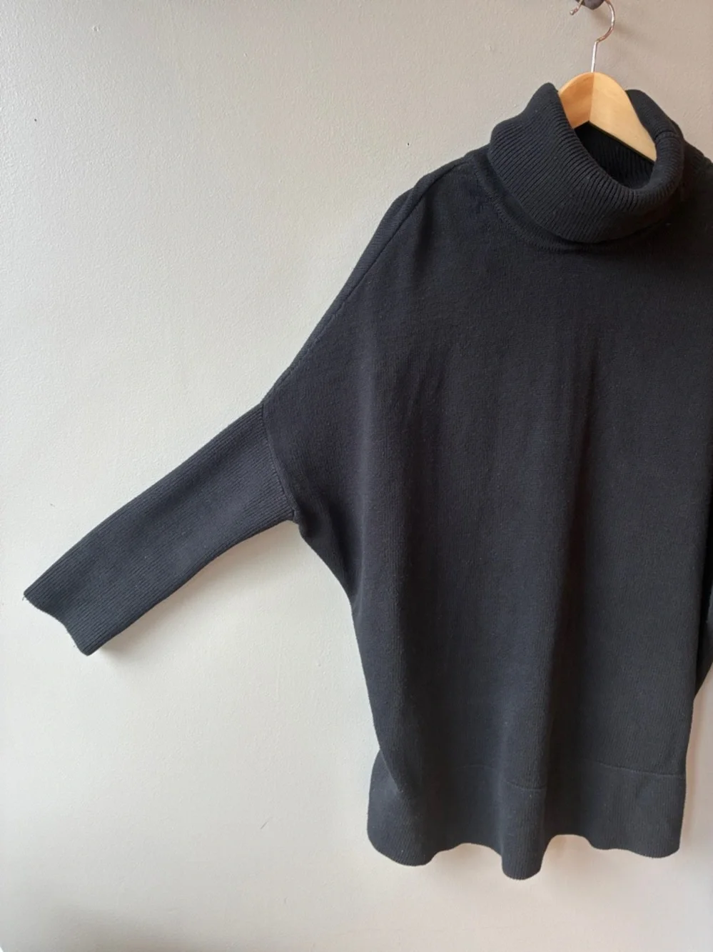 VETTA Black Oversized Convertible Knit Sweater, Small - Picture 5 of 8
